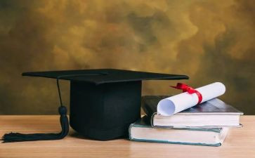 毕业生自我鉴定300字本科参考5篇(智慧启航：毕业生自我鉴定300字，本科必读5篇)