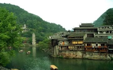《边城》读后感推荐8篇(《边城》：8篇读后感，感受边疆风情)