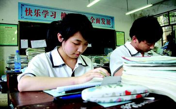 初中生《红岩》读后感600字作文8篇(《红岩》：初中生的心灵启迪与成长之旅)