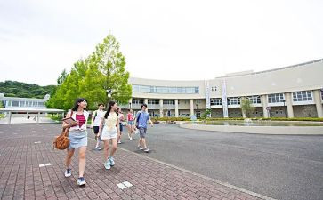 大二下学期自我鉴定通用5篇(大二下学期自我鉴定：成长与突破)