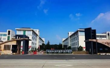 大专毕业生自我鉴定300字5篇(大专毕业生自我鉴定：展现才华与潜力)