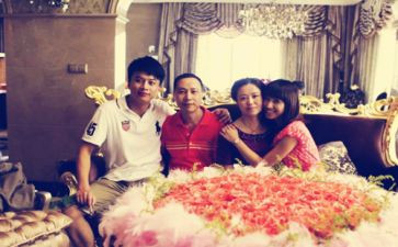 订婚宴主持人讲话稿6篇