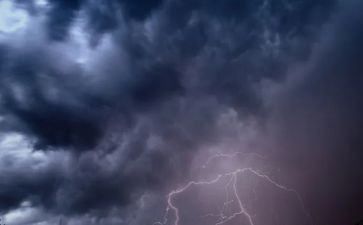 暴风雨作文参考5篇(狂风暴雨下的灵感：5篇作文参考)