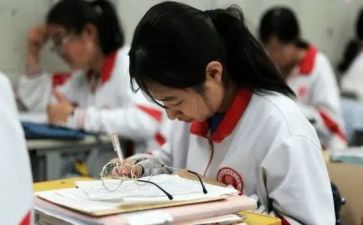 高一班主任工作计划精选8篇(高一班主任工作计划：8篇精选，助力学生成长)