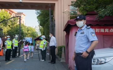 爱护校园讲究卫生演讲稿6篇(1. 倡导洁净 标新立异：爱护校园演讲6篇
2. 清洁从我做起：卫生文辑激励演讲6篇
3. 美化校园，责任共担：卫生倡导6篇
4. 爱护校园环境，建设美好未来：6篇演讲
5. 校园卫生，全员参与：6篇精彩演讲
6. 卫生文辑精选：打造整洁校园之路)