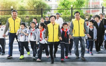 爱护校园讲究卫生演讲稿优秀6篇(1. 校园美容师：卫生保卫战精彩演讲集
2. 环保行动派：我心中的校园卫生守护者
3. 爱校如爱家：校园卫生守护者的声音
4. 校园卫生之声：倡导者的演讲珍藏
5. 保洁巡航：爱校情怀传递的演讲集
6. 绿色校园梦：卫生关怀的精彩演说)