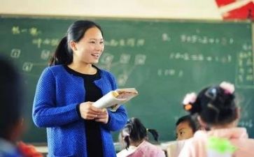 优秀教师主要事迹500字左右精选5篇(教育英雄：五位杰出教师的精彩事迹)