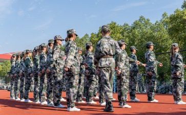 军训作文6篇(军训之路：勇往直前，磨砺成长)