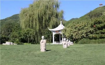 烈士陵园参观心得体会500字8篇(烈士陵园：英雄永存的见证
烈士陵园：崇敬与思考的空间
烈士陵园：感悟历史与珍惜和平
烈士陵园：铭记英烈，传承爱国情怀
烈士陵园：凝视过去，思考未来
烈士陵园：敬仰英雄，铭记历史
烈士陵园：感受英烈的无私奉献
烈士陵园：重温历史，铭记英雄)