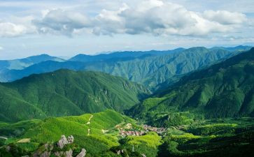 家乡的山作文500字参考8篇(家乡山的美丽与魅力)