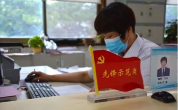 抗疫先锋个人先进事迹最新5篇(抗疫先锋：五位英勇先锋的感人事迹)